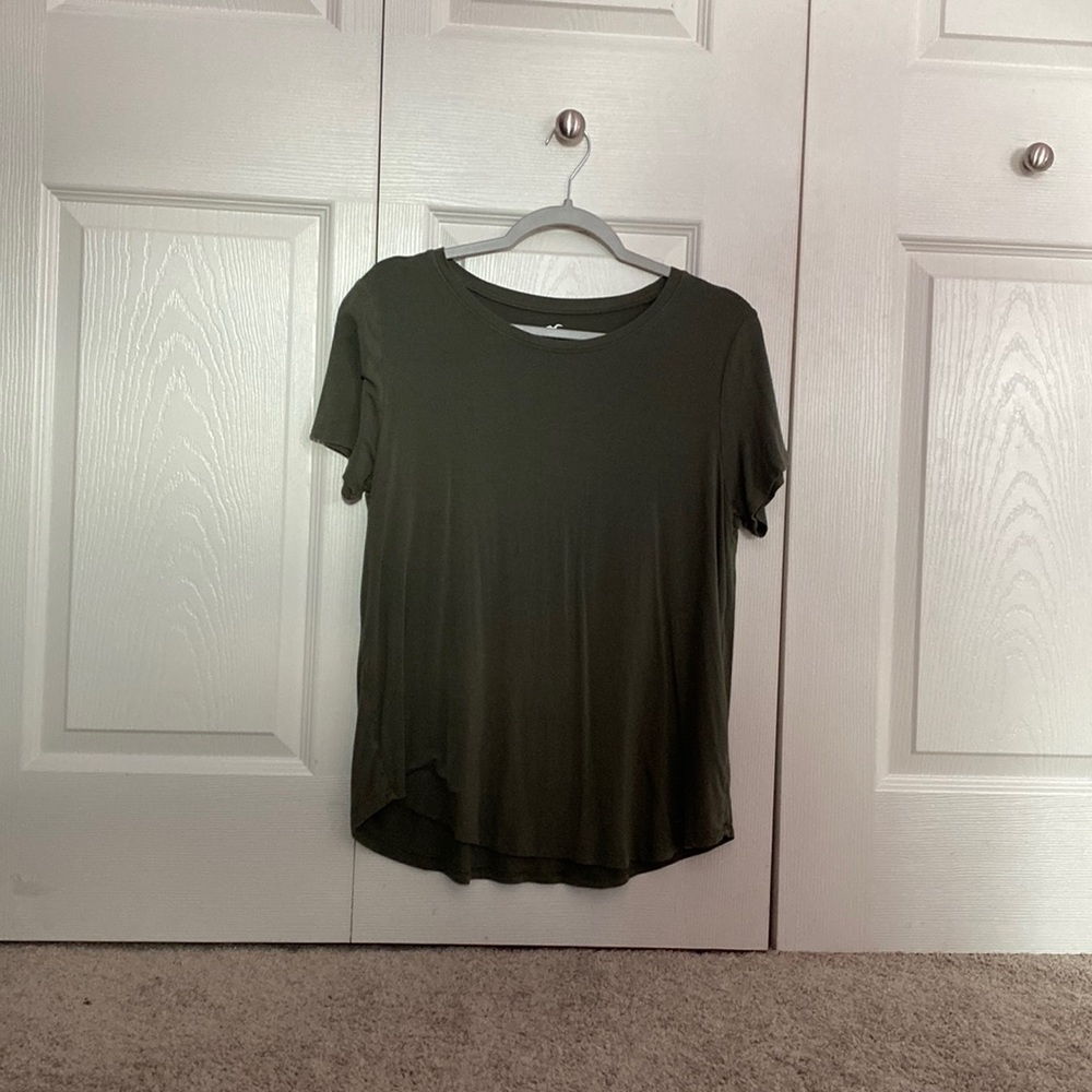 this is a stretchy green top Hollister
